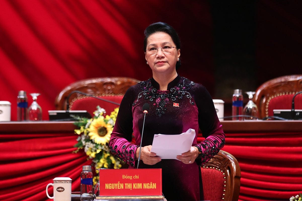 Chủ tịch QH Nguyễn Thị Kim Ngân trình bày báo cáo thông qua chương trình Đại hội.