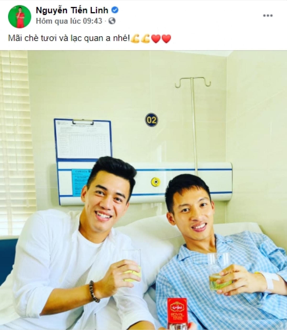 Tiến Linh chúc Hùng Dũng luôn lạc quan.