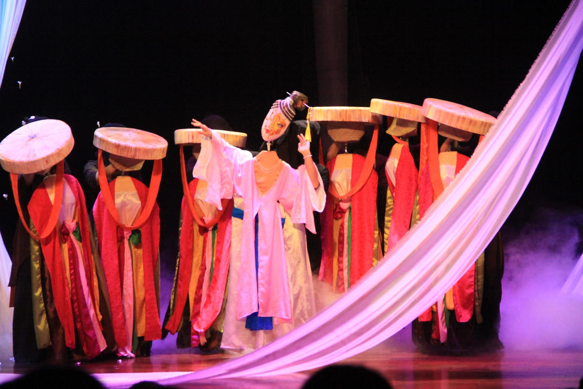 Cảnh trong vở Thân phận nàng Kiều.