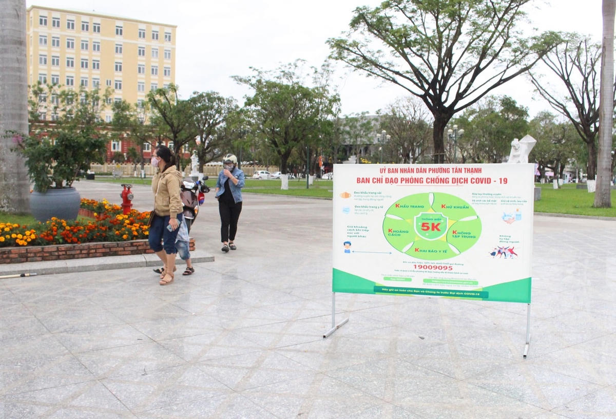 Vẫn không quên tuyên truyền phòng, chống dịch Covid-19.