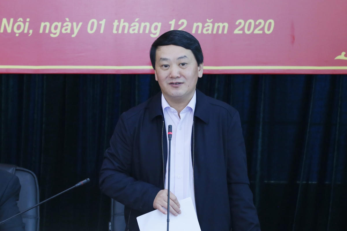 Phó Chủ tịch - Tổng Thư ký Hầu A Lềnh phát biểu tại Hội nghị.