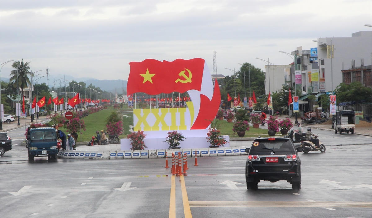 Pano, khẩu hiệu cỡ lớn chào mừng Đại hội.