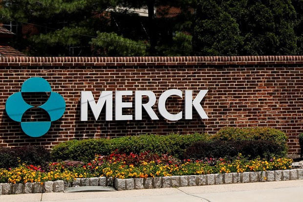 Hãng dược phẩm Merck (Mỹ) nghiên cứu thuốc uống Molnupiravir chuyên điều trị Covid-19 cho các bệnh nhân từ thể nhẹ đến trung bình. Nguồn: Reuters.