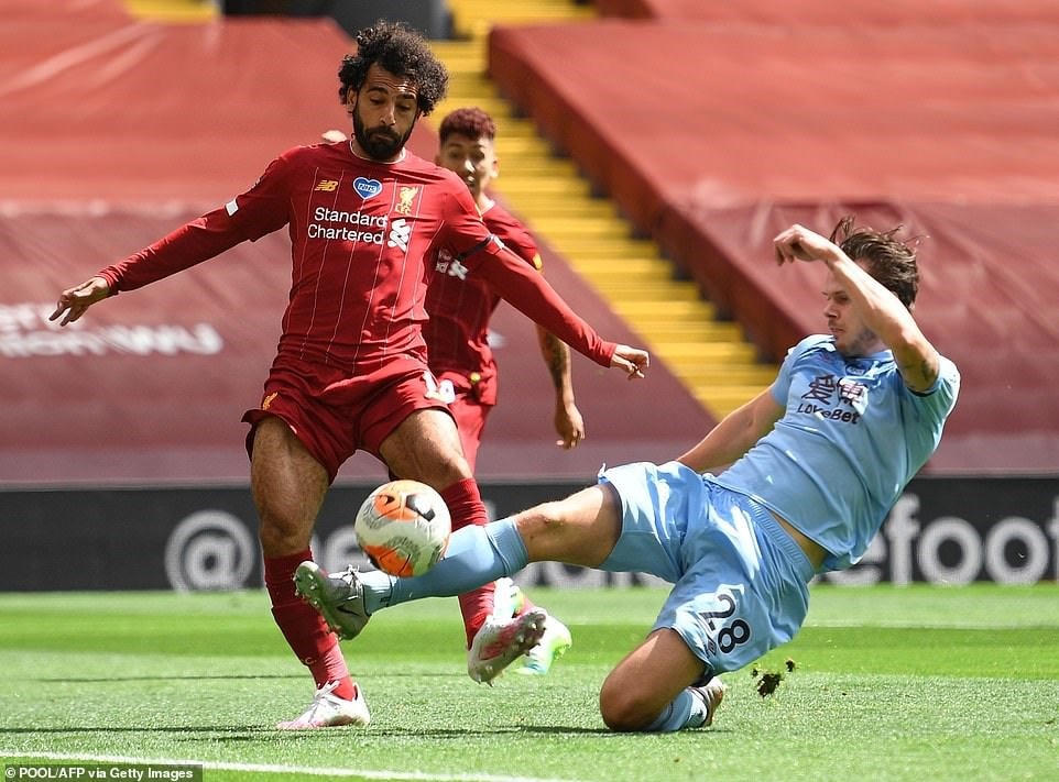 Salah ra sân nhưng không thể giúp Liverpool nối dài mạch toàn thắng sân nhà.