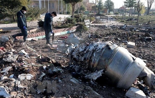 Hiện trường vụ rơi máy bay chở khách của Hãng hàng không quốc tế Ukraine ở gần thủ đô Tehran, Iran ngày 8/1/2020. (Nguồn: THX/TTXVN).