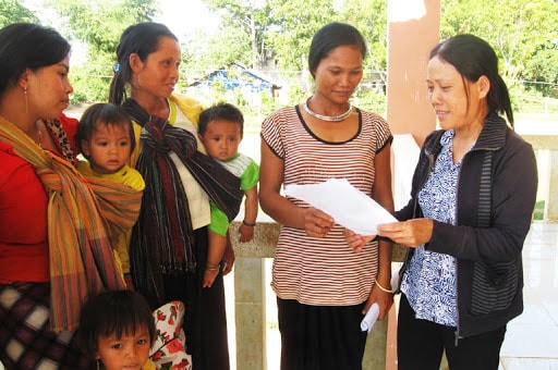 Tư vấn cho hội viên cách phát triển kinh tế hiệu quả.
