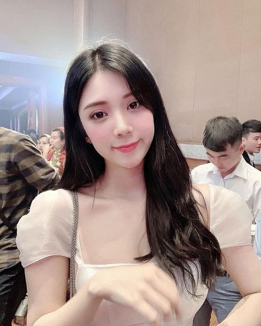 Thanh Bi, bạn gái cũ của Quang Lê, khoe thành tích đã nghiêm túc ở nhà được 2 tháng.