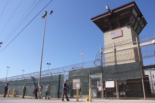 Bên ngoài trung tâm giam giữ của Mỹ tại Vịnh Guantanamo, Cuba. Ảnh: AFP/TTXVN.