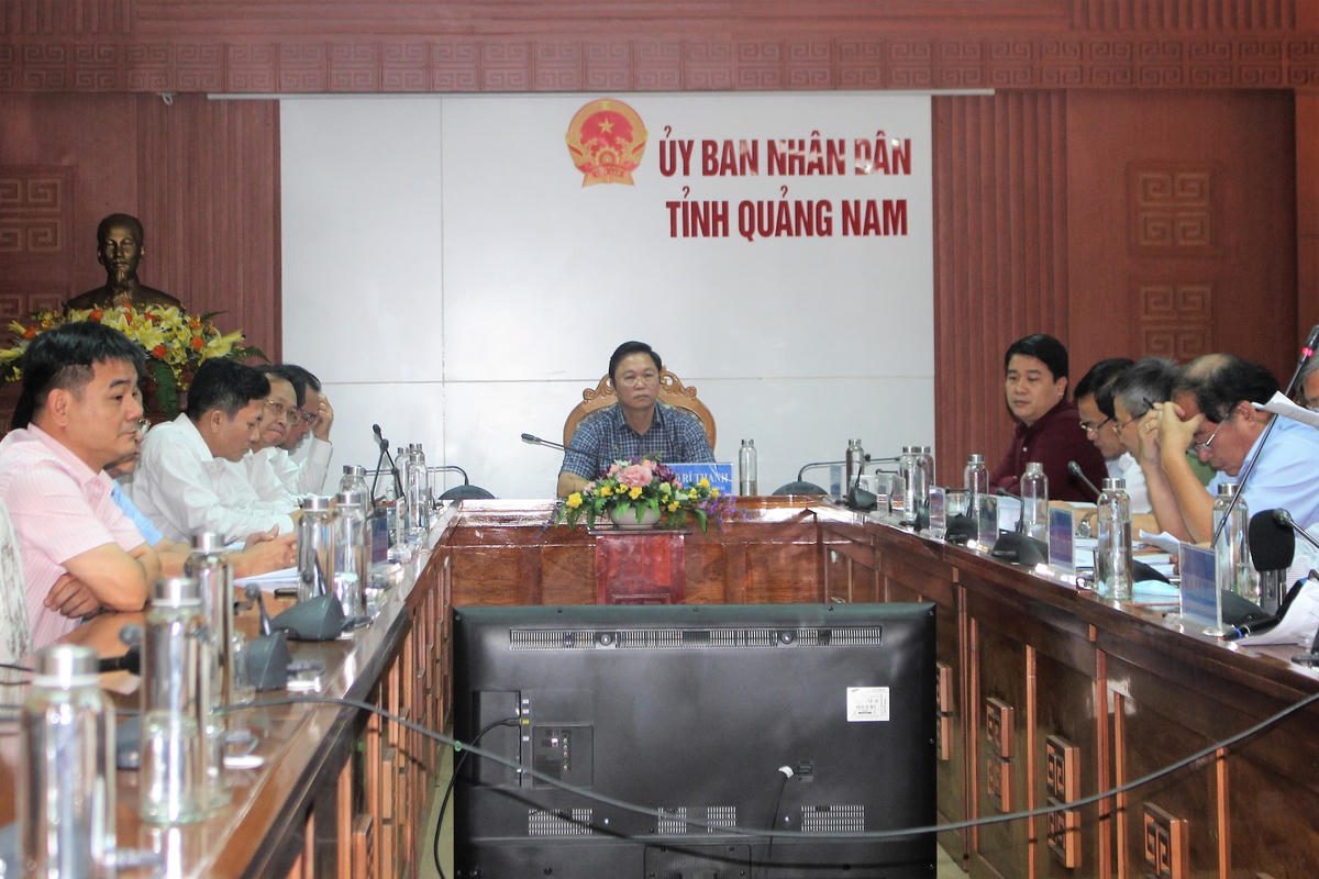 Toàn cảnh buổi làm việc giải trình vụ mua máy xét nghiệm.