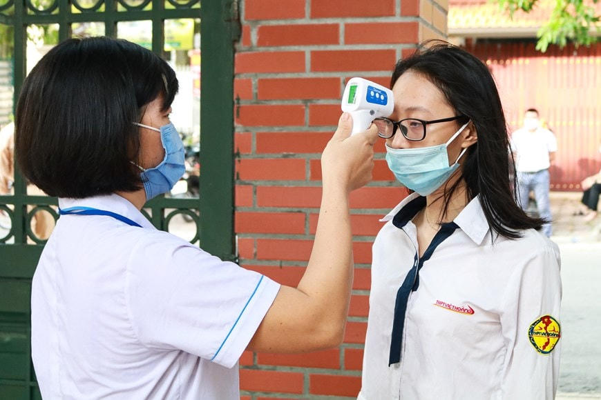 [Ảnh] Thi tốt nghiệp THPT ở nơi có ca nhiễm Covid-19 mới tại Hà Nội