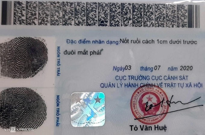 Mặt sau của thẻ căn cước hiện nay được gắn mã vạch. Ảnh: Bá Đô