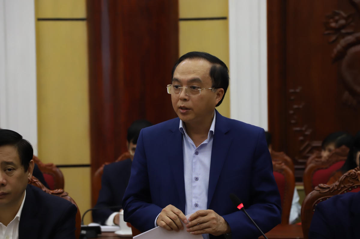 Giám đốc Sở Nội vụ tỉnh Bắc Ninh Nguyễn Trọng Tân báo cáo kết quả triển khai công tác bầu cử.  