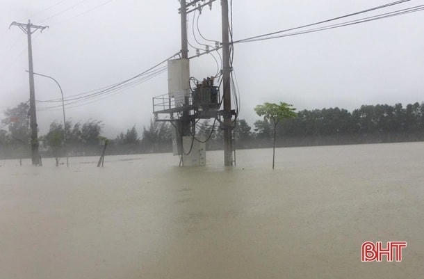 Mưa lớn khiến nhiều khu vực tại Hà Tĩnh bị ngập sâu. Ảnh: Báo Hà Tĩnh.