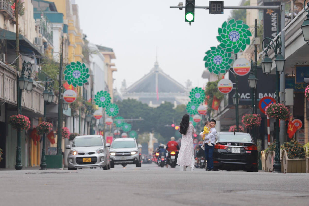 Ngắm Hà Nội bình yên trong ngày đầu năm mới