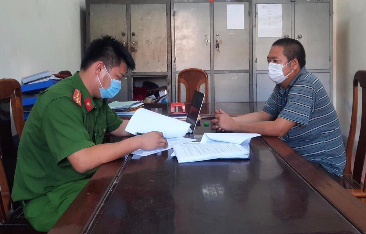 Công an làm việc với chủ cơ sở Quân Thịnh.