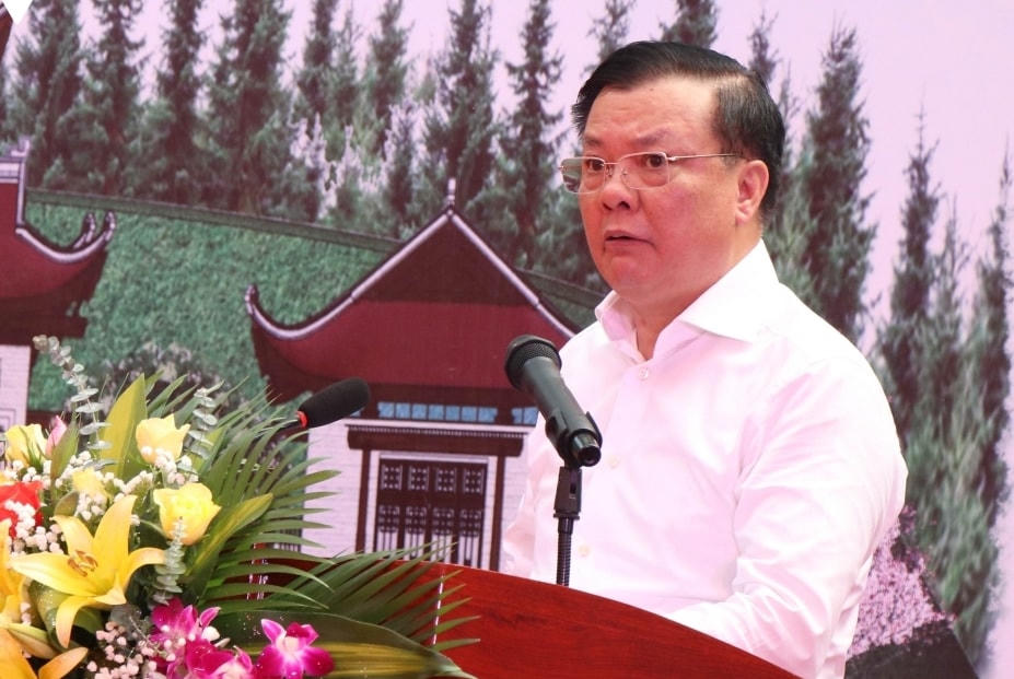 Bộ trưởng Bộ Tài chính Đinh Tiến Dũng phát biểu tại buổi lễ.