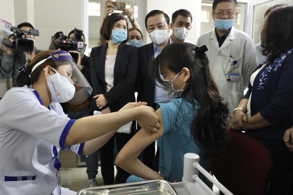Ngày 9/3/2021, Hà Nội bắt đầu triển khai tiêm vaccine phòng Covid-19 tại Bệnh viện Thanh Nhàn. (Ảnh: Minh Quyết/TTXVN).