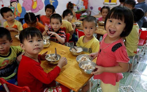 Một bộ phận trẻ mẫu giáo sẽ được hỗ trợ bữa ăn trưa.