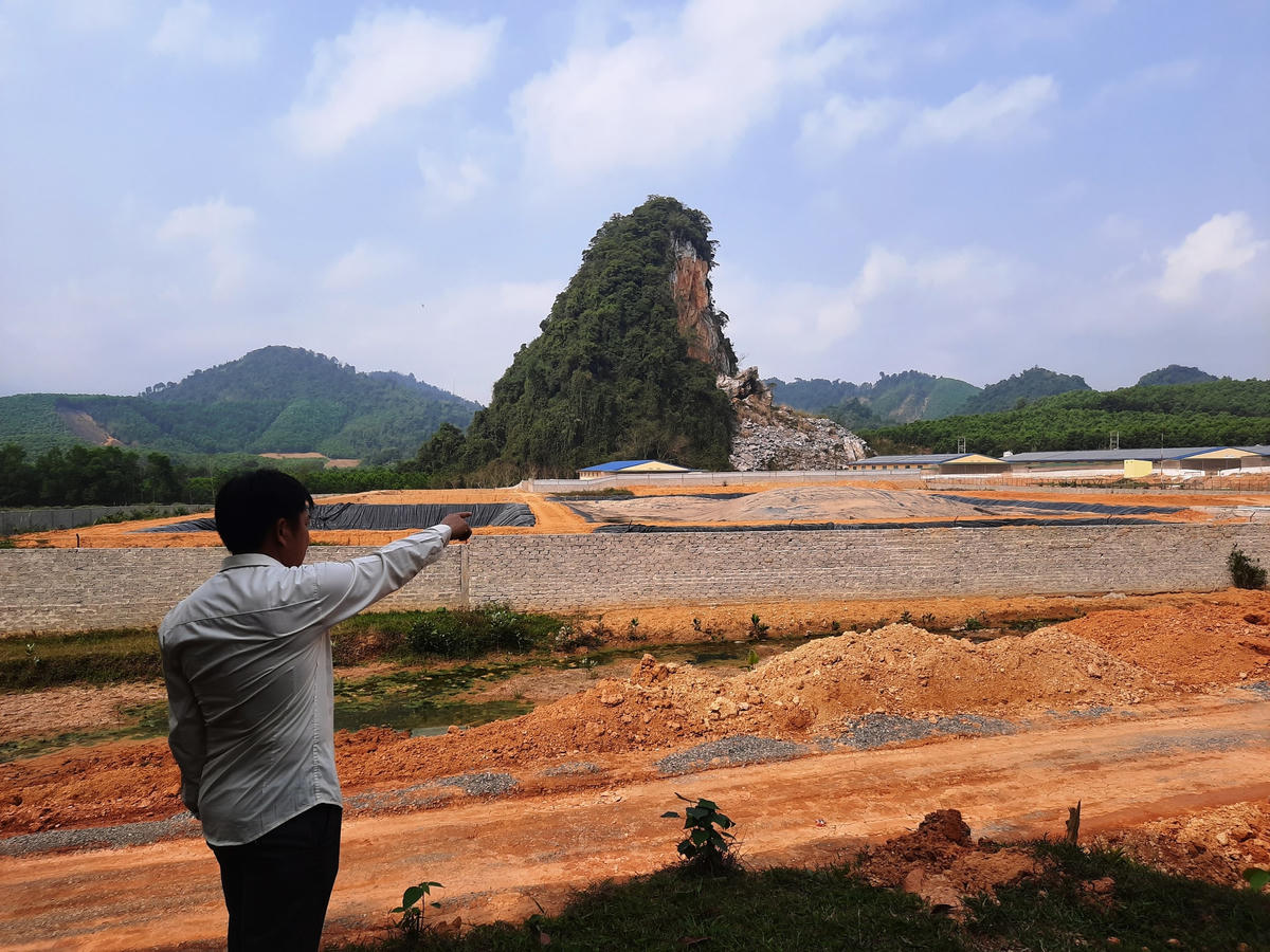 Dù mới đi vào hoạt động chưa đầy 4 tháng nhưng trang trại lợn của DN Thanh Xuân đã bị tố gây ô nhiễm môi trường.