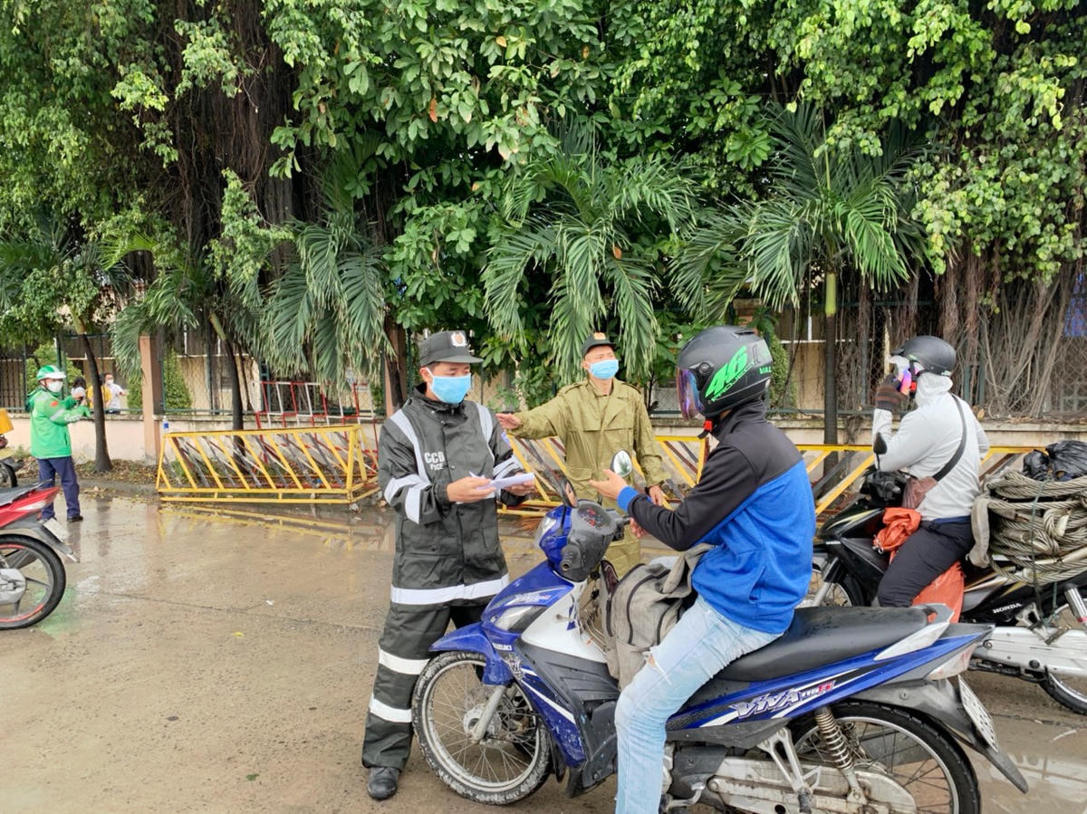 Đồng Nai thực hiện nghiêm việc kiểm tra giấy xác nhận kết quả âm tính Covid-19 trên tinh thần “phải có mới được đi qua”.