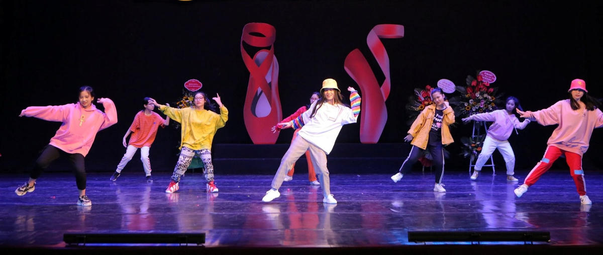 Hip hop thu hút giới trẻ trong những năm gần đây.