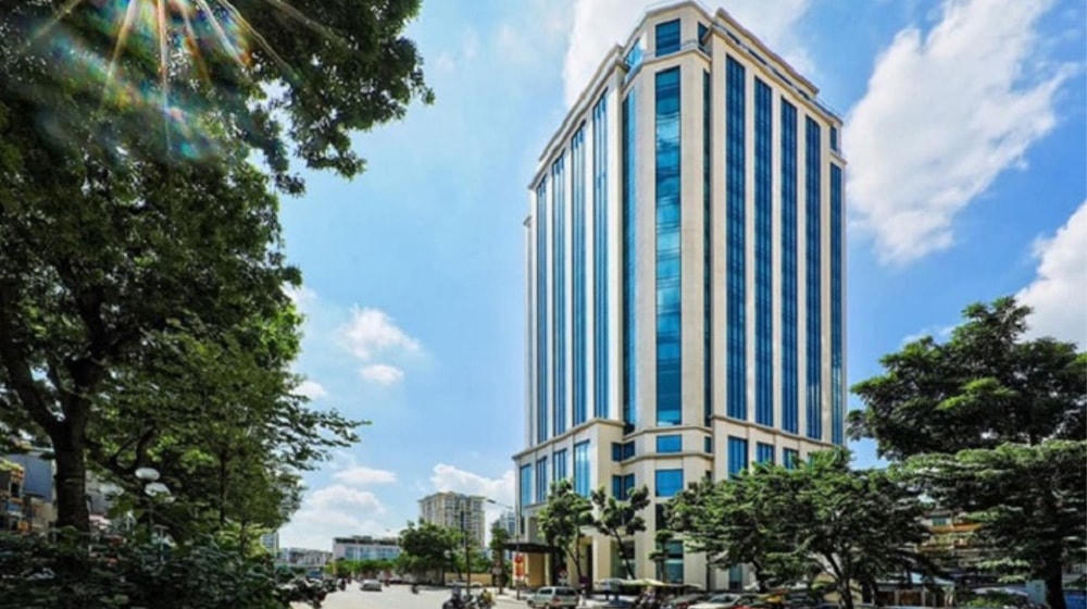Không cầm cự được, nhiều chủ đầu tư đã phải rao bán khách sạn.