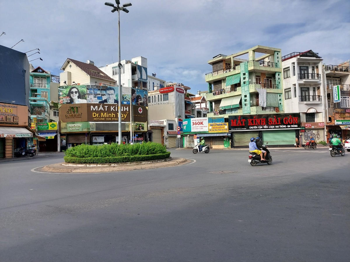 Bùng binh đường Lê Văn Sỹ, Phạm Văn Hai và Bùi thị Xuân, quận Tân Bình.