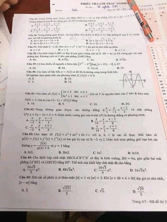 Hình ảnh đề thi Toán Tốt nghiệp THPT 2021 bị "lọt" ra ngoài khi chưa hết thời gian làm bài.