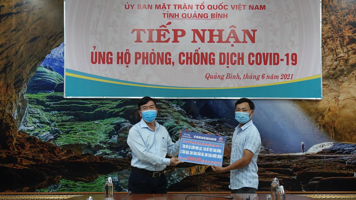 Tiếp nhận tấm lòng ủng hộ phòng, chống dịch Covid-19 từ các cá nhân, nhóm từ thiện.