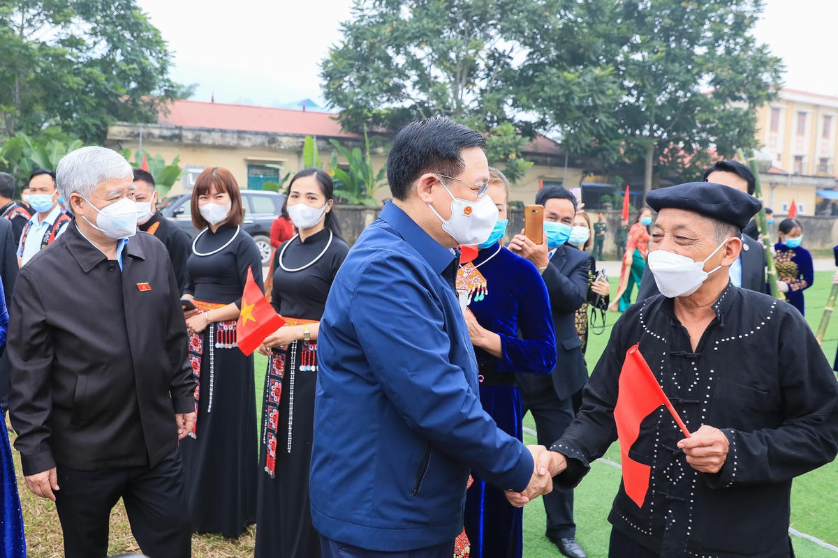 Chủ tịch Quốc hội Vương Đình Huệ, Chủ tịch UBTƯ MTTQ Việt Nam Đỗ Văn Chiến dự Ngày hội Đại đoàn kết tại xóm Quyết Tâm, xã Trung Lương, huyện Định Hóa.
