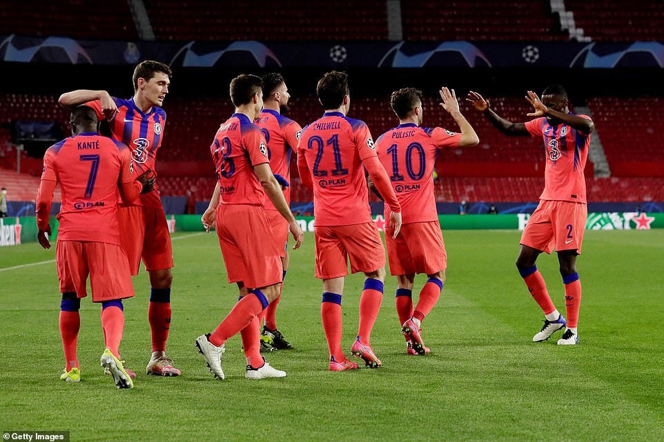 Chelsea gần như đã đặt một chân vào bán kết Champions League sau chiến thắng 2-0 ở sân khách.