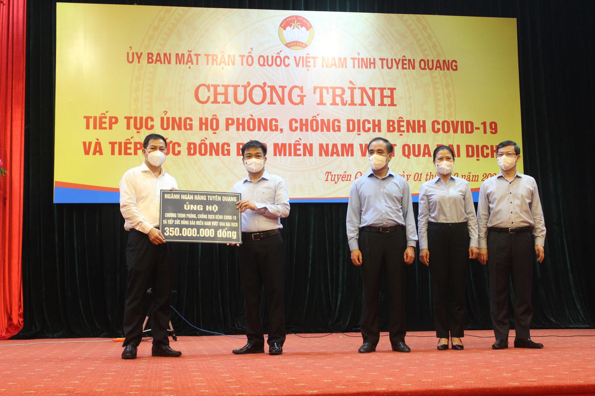 Tiếp nhận ủng hộ từ các cơ quan, đơn vị, doanh nghiệp tại Chương trình.
