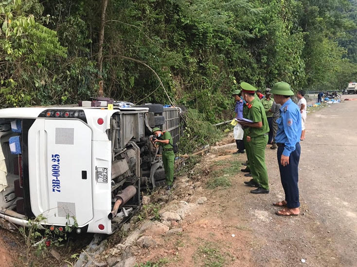 Công an tỉnh Quảng Bình tiến hành điều tra nguyên nhân vụ tai nạn.