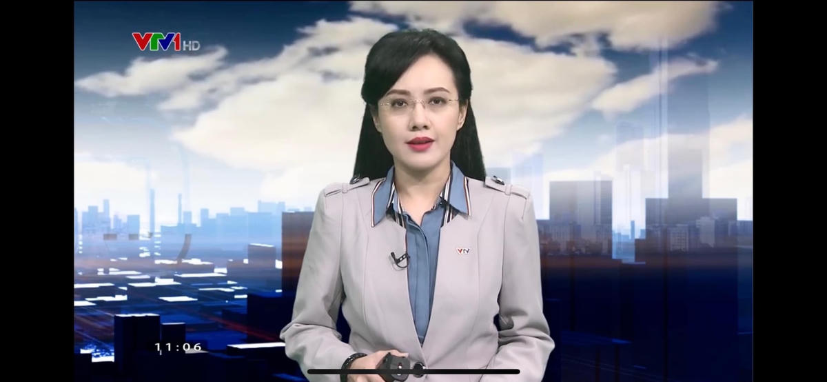 Hình ảnh BTV Hoài Anh với vị trí người dẫn chương trình bản tin thời sự.