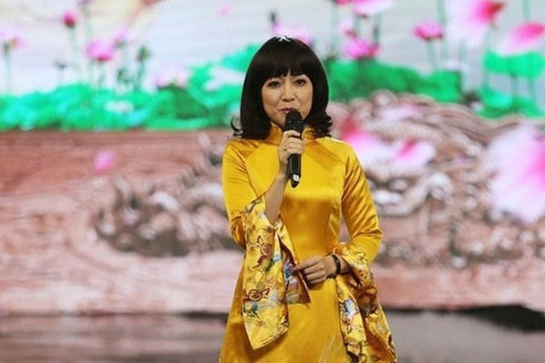 MC Thảo Vân nghẹn ngào nói lời chia tay Táo Quân. 