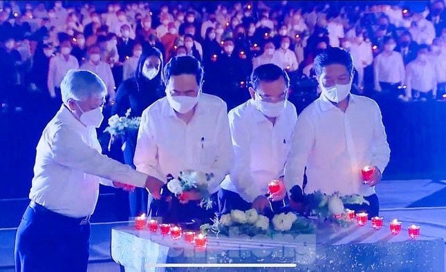 Lãnh đạo Đảng, Nhà nước, MTTQ Việt Nam tưởng niệm đồng bào và cán bộ, chiến sĩ hy sinh, tử vong trong đại dịch Covid-19.