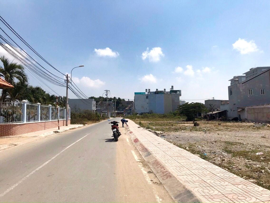 Khu đất ở quận 9 có giá hơn 5 tỷ đồng. (Ảnh: Đ.V).