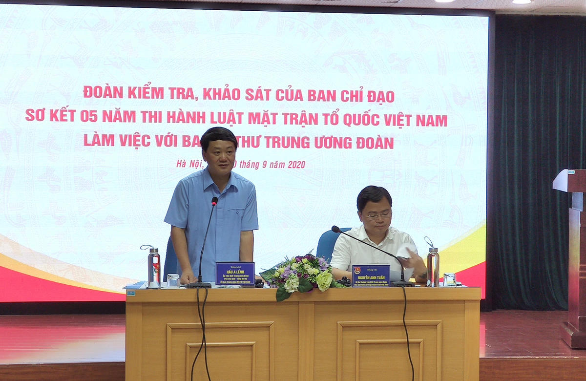 Phó Chủ tịch - Tổng Thư ký Hầu A Lềnh tại buổi làm việc với Trung ương Đoàn TNCS Hồ Chí Minh.