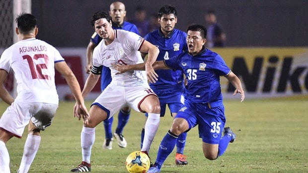 Các cầu thủ Philippines trong màu áo trắng. (Nguồn: goal.com).