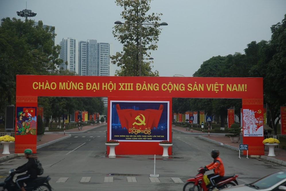 Đường phố Hà Nội thay áo mới chào mừng Đại hội toàn quốc lần thứ XIII của Đảng