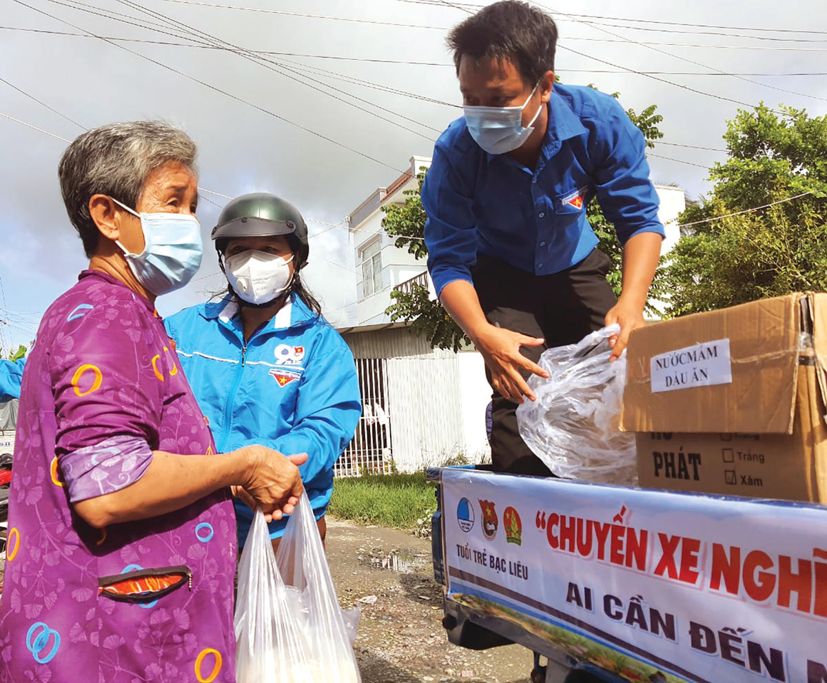 Nhiều tổ chức hội đoàn thể Bạc Liêu vận động người dân hỗ trợ nhu yếu phẩm tặng người nghèo.