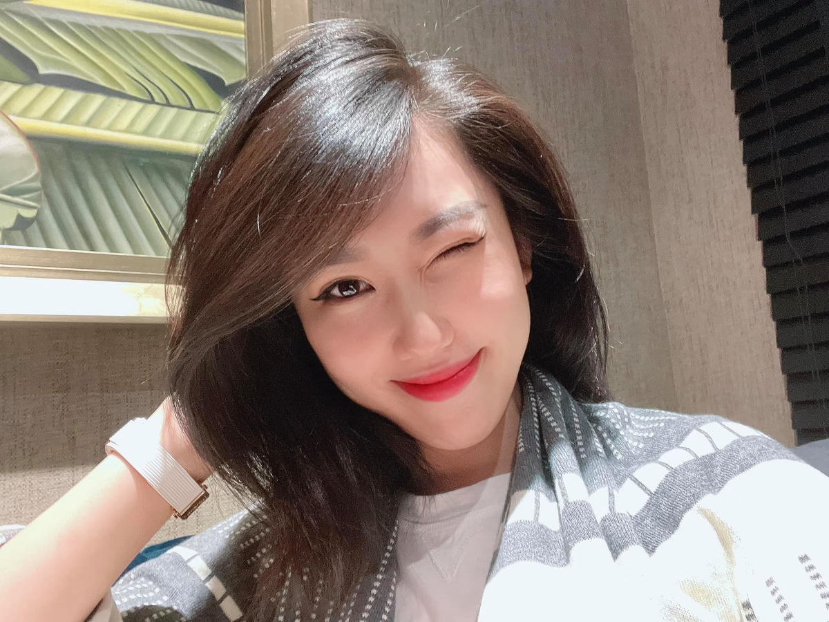 Lê Huỳnh Thúy Ngân gửi lời chúc nhân ngày Vía Thần Tài: “Chúc cả nhà mùng 10 phát tàiiii nha”.