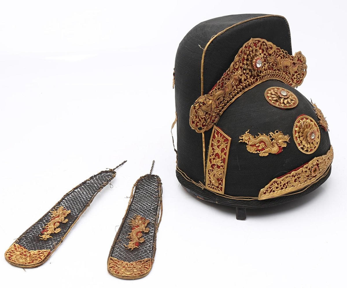 Chiếc mũ của quan văn triều Nguyễn trong phiên đấu giá.