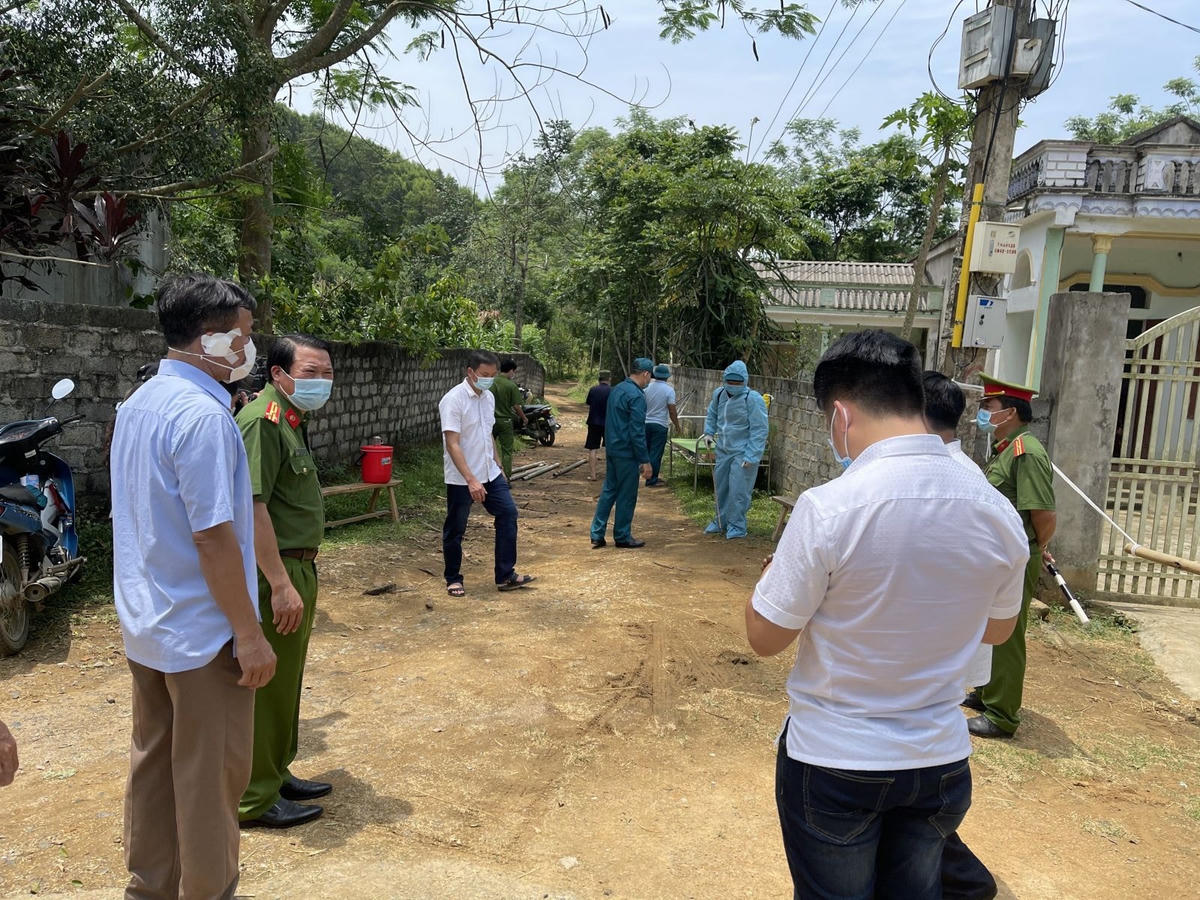 Phong tỏa khu vực nơi BN4694 sinh sống.
