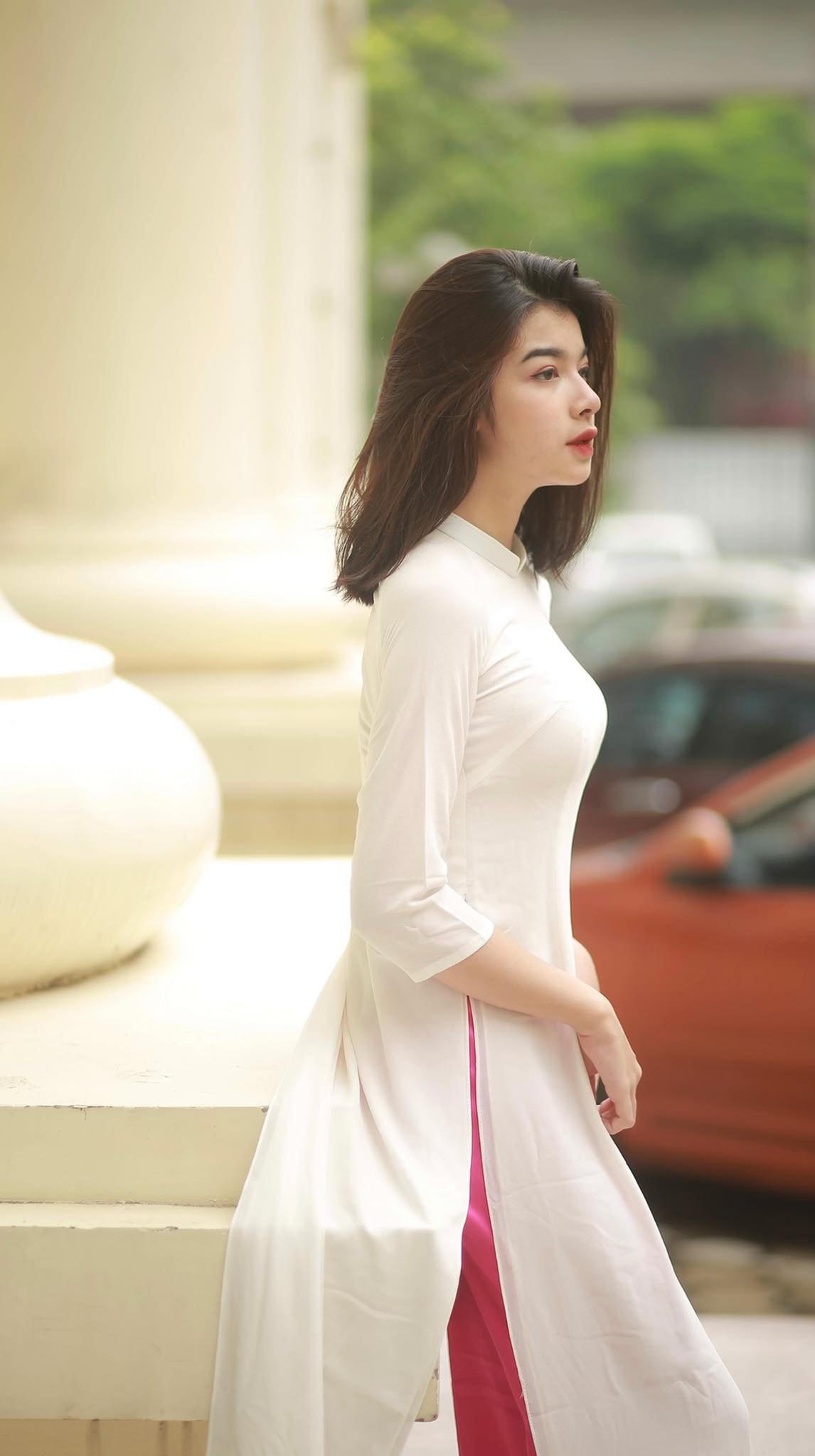 Mới 16 tuổi thế nhưng con gái NSƯT Võ Hoài Nam đã sở hữu vẻ đẹp trưởng thành, hiện đại và cá tính.