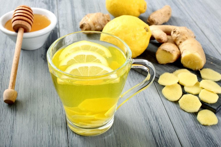 Với đặc tính kháng viêm cực mạnh nên nhâm nhi một ly trà gừng ấm nóng sẽ vô cùng thích hợp để chữa cảm cúm, cảm lạnh.