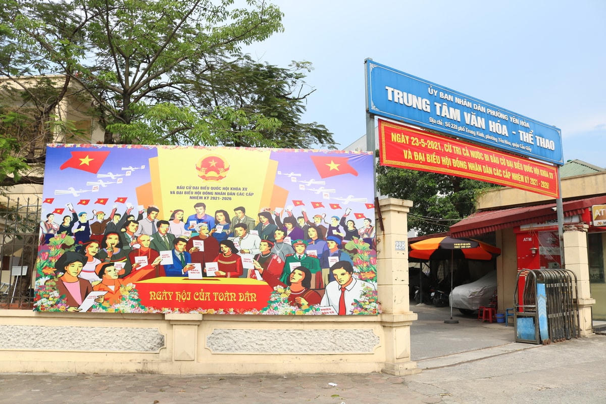 Băng rôn tuyên truyền ở Trung tâm Văn hóa - Thể thao phường Yên Hòa.