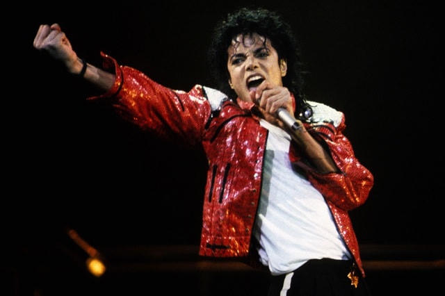 Nam danh ca huyền thoại Michael Jackson.  
