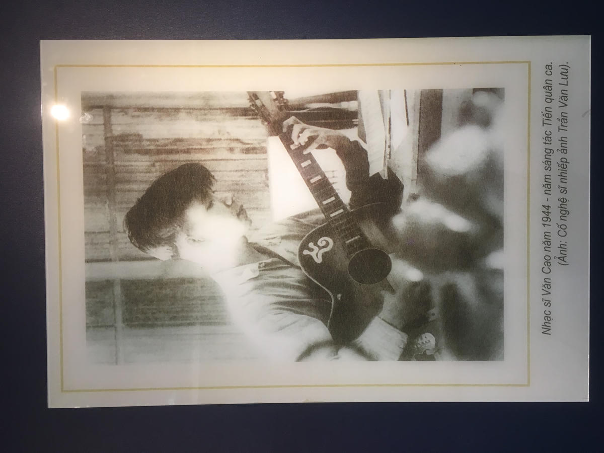 Nhạc sĩ Văn Cao năm 1944.