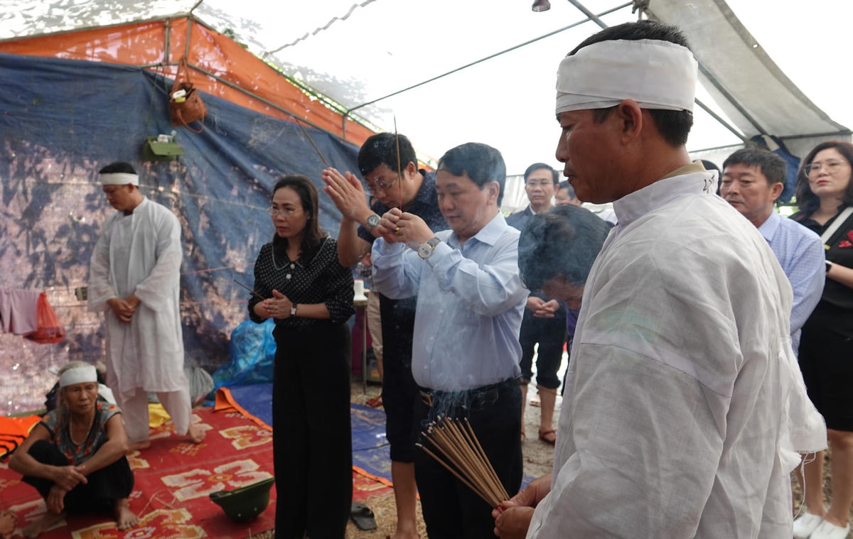Trong quá trình chạy lũ, chồng chị Hồng là anh Nguyễn Văn Song đã bị đuối nước.
